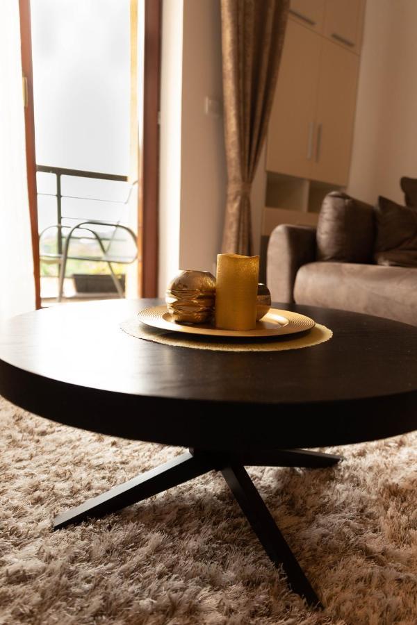 Apartman Modena Lux วรินรัชกา บานยา ภายนอก รูปภาพ