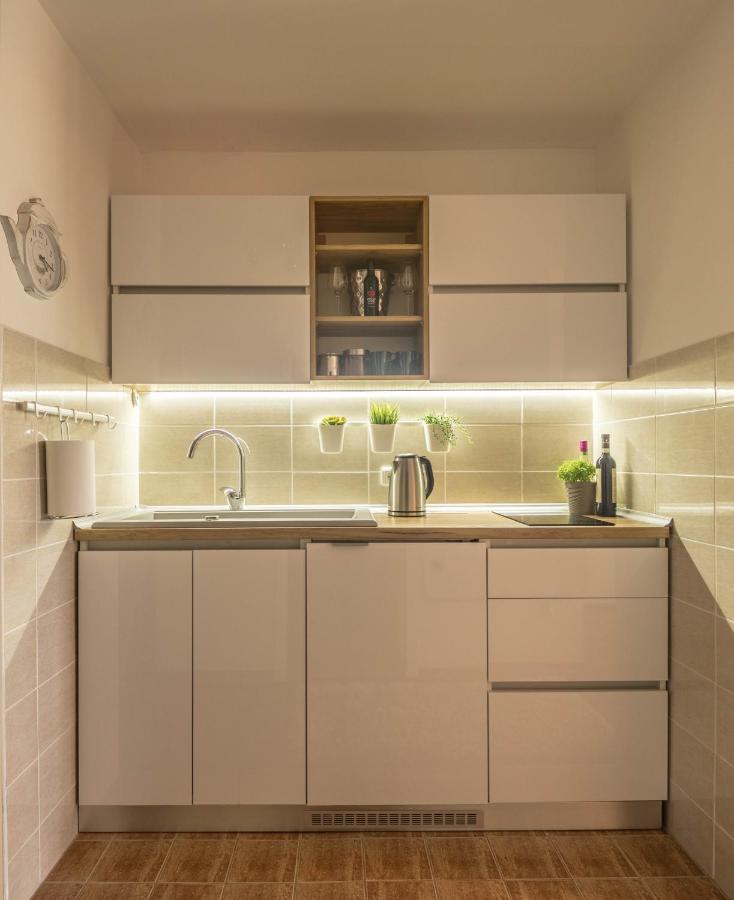 Apartman Modena Lux วรินรัชกา บานยา ภายนอก รูปภาพ