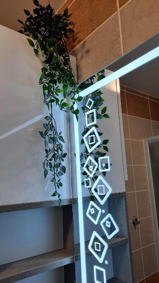 Apartman Modena Lux วรินรัชกา บานยา ภายนอก รูปภาพ